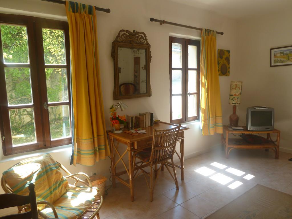 Le Val Leron Bed and Breakfast Valaurie Buitenkant foto